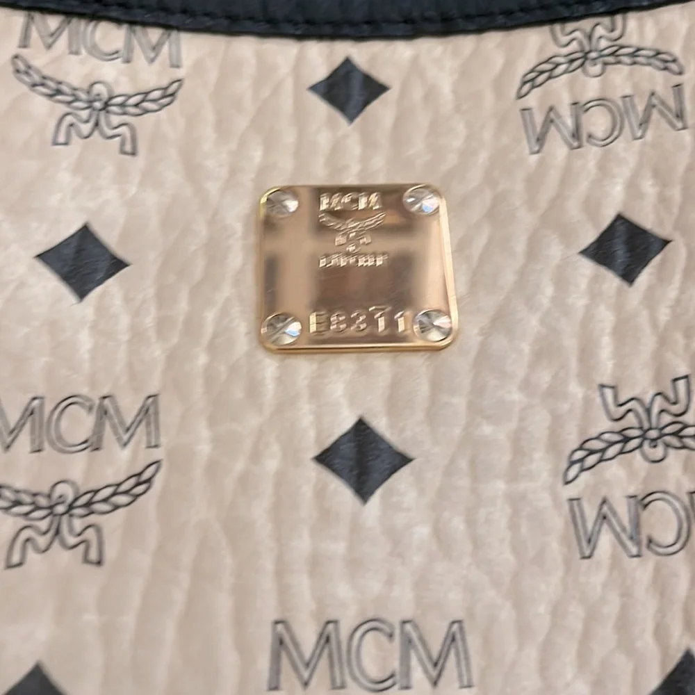 MCM Medium Tote Bag - Picture 2 of 7
